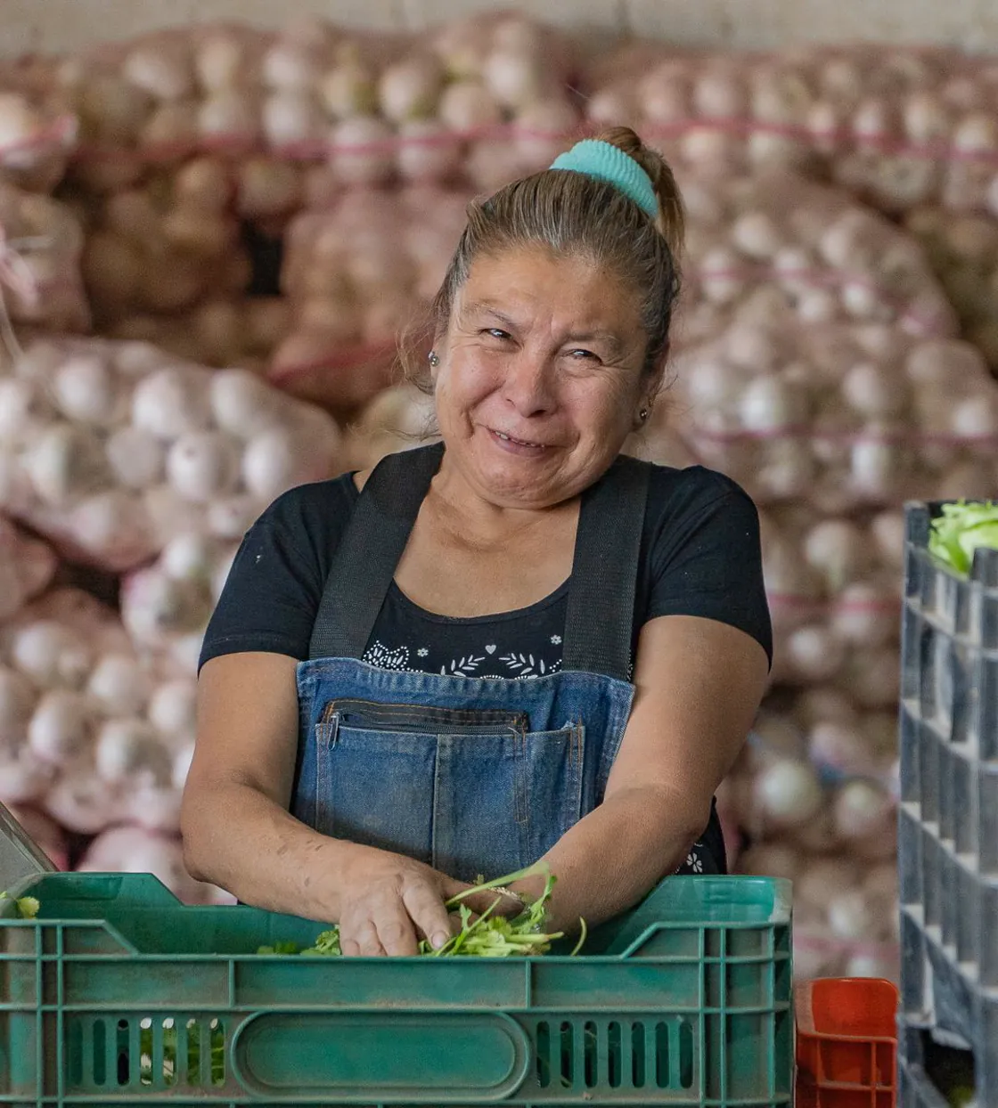 Separação de pedido em caixa dentro do galpão